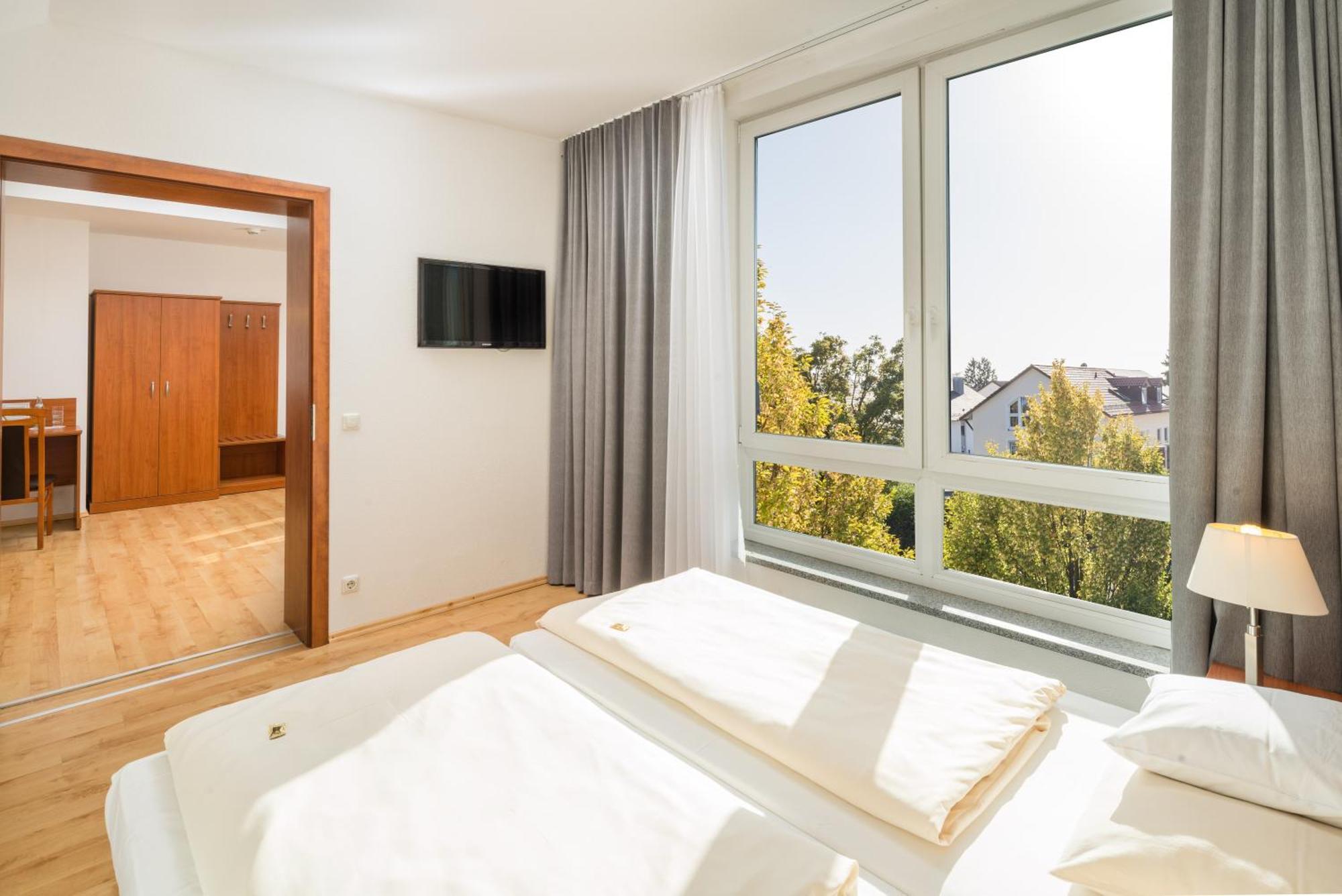 Hotel Meridian ***Superior Ergolding Екстериор снимка