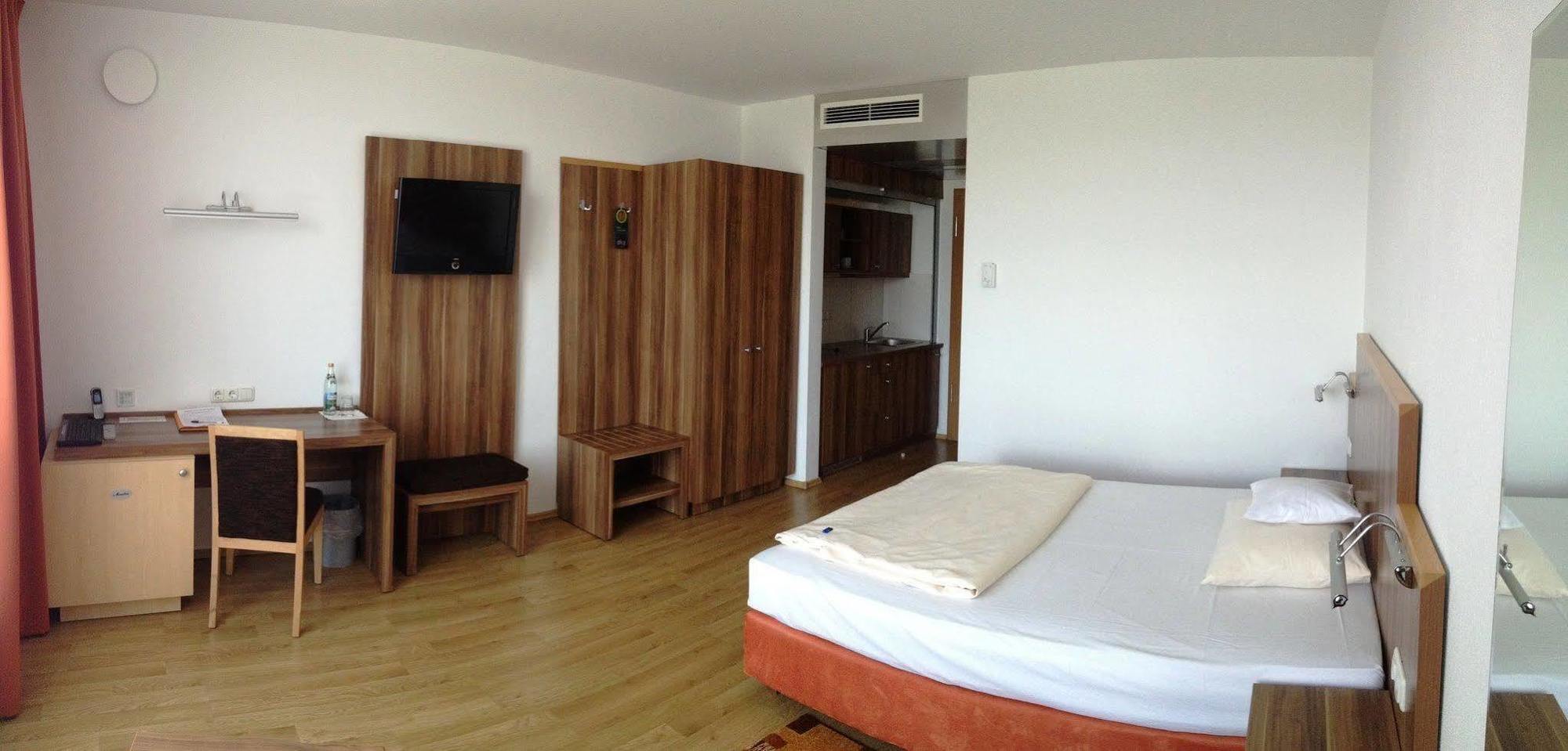 Hotel Meridian ***Superior Ergolding Екстериор снимка