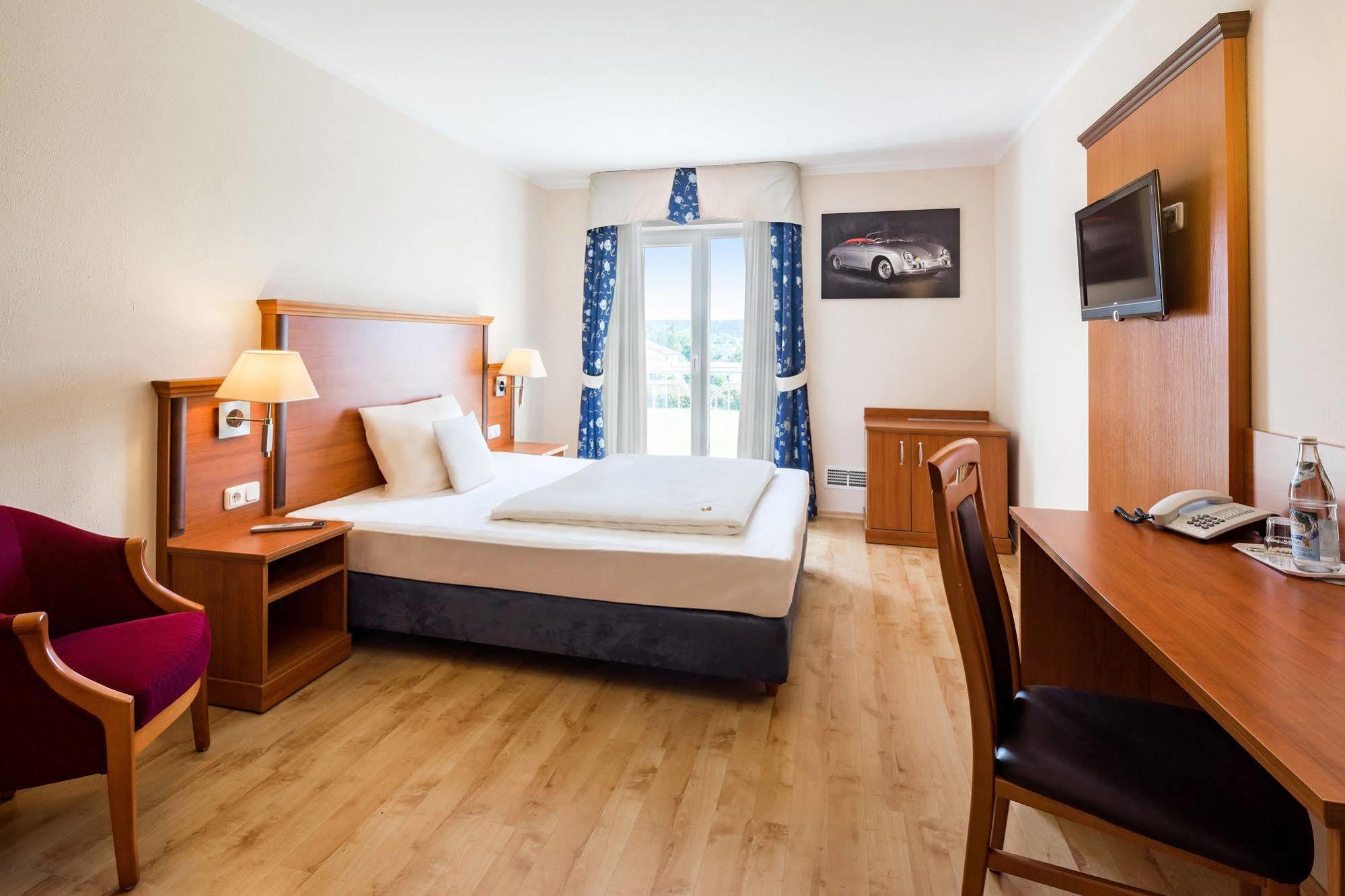 Hotel Meridian ***Superior Ergolding Екстериор снимка