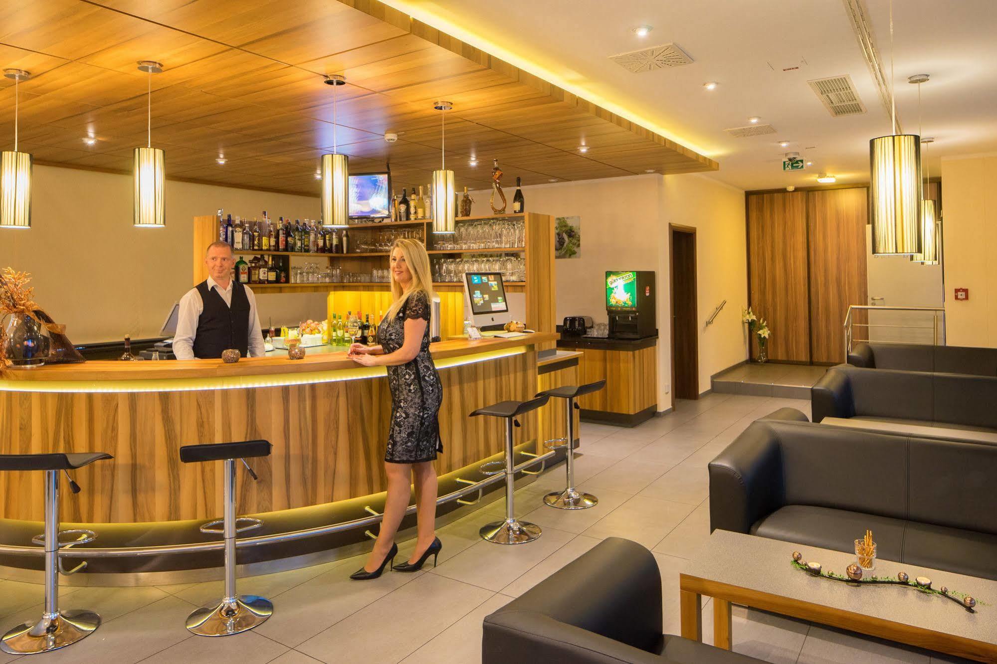 Hotel Meridian ***Superior Ergolding Екстериор снимка